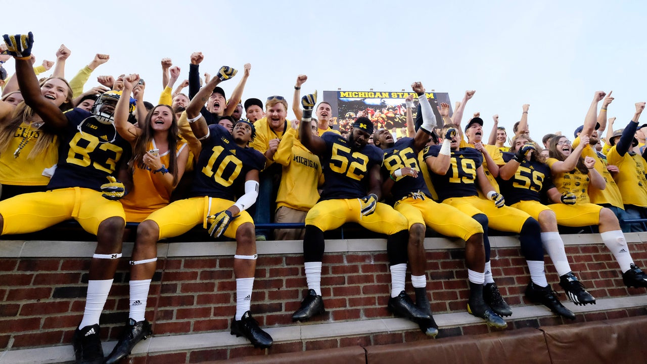 Wolverines up to No. 12, Spartans fall to No. 7 in latest AP poll